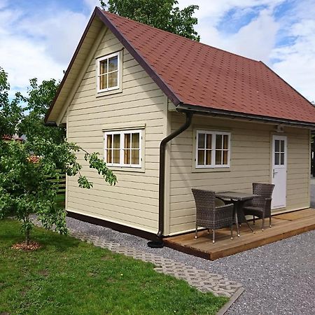 Aadel Guesthouse Pärnu Esterno foto
