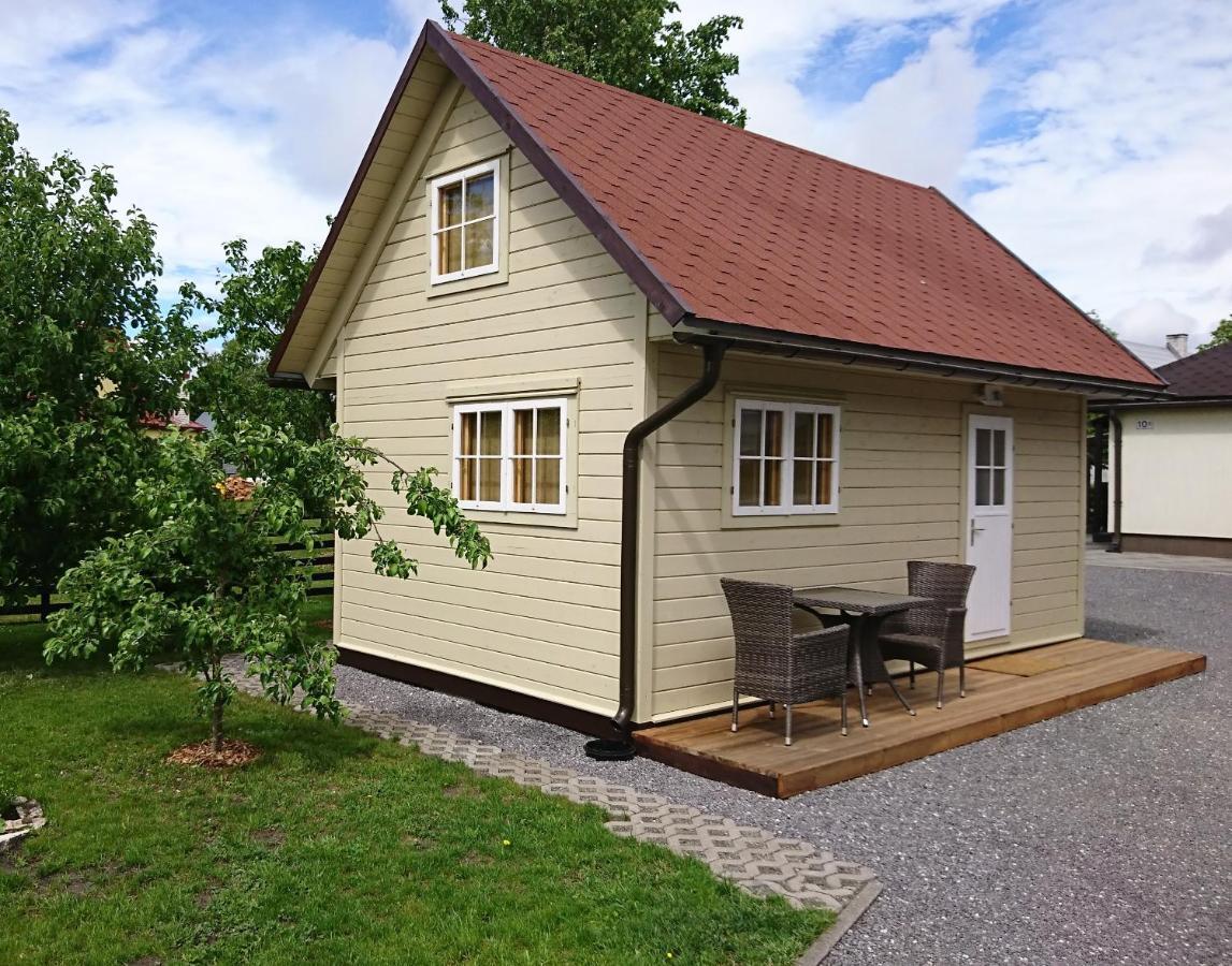 Aadel Guesthouse Pärnu Esterno foto